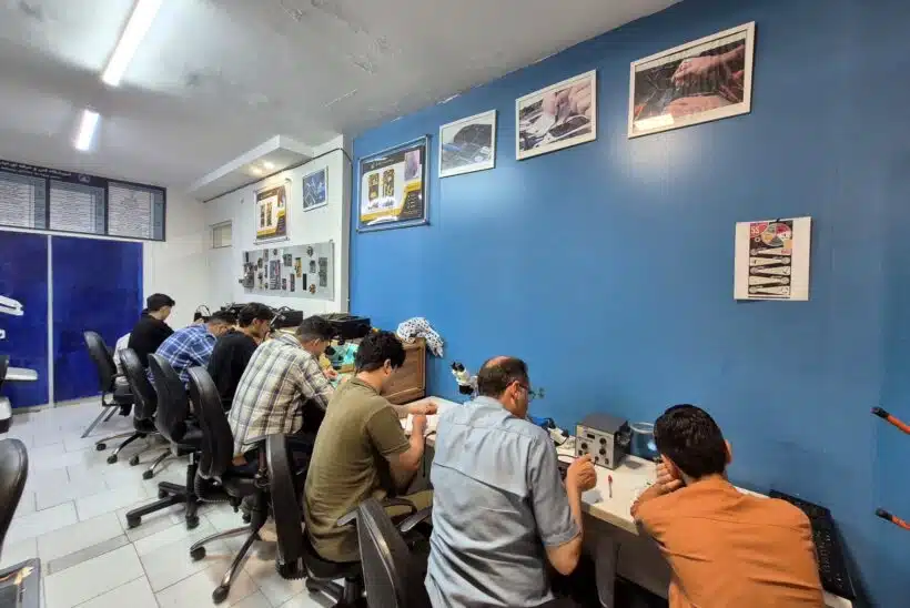 کلاس عملی تعمیرات موبایل در مشهد